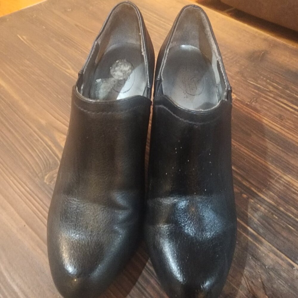 black Easy Street heels/clogs